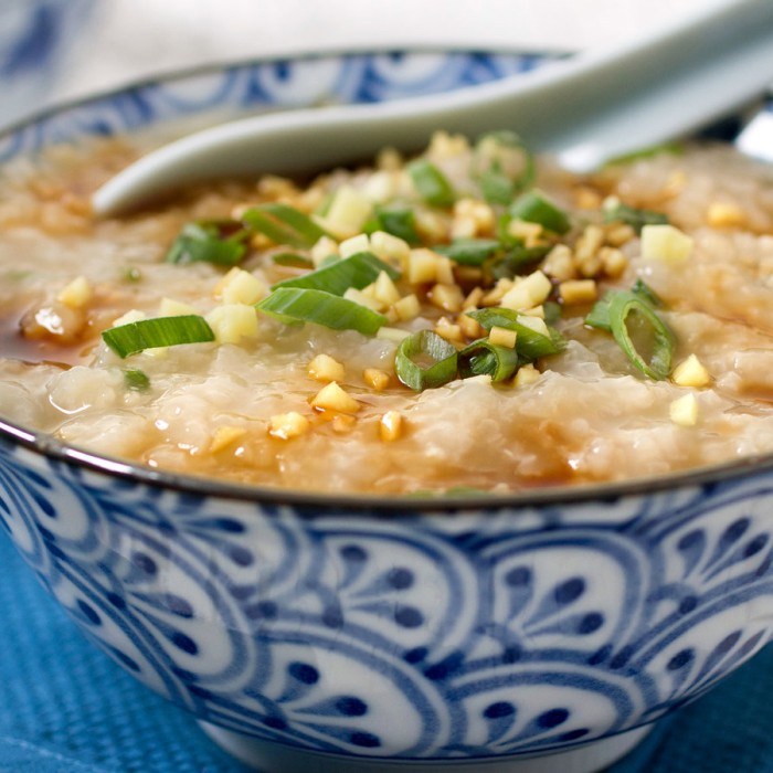 鸡肉粥:米要先冻过,粥才开得快