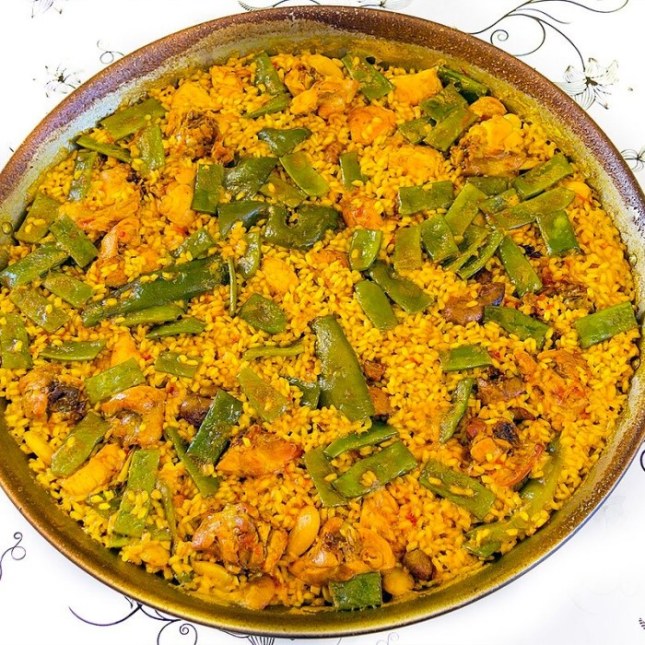 Paella de marisco: el socarrat es el premio