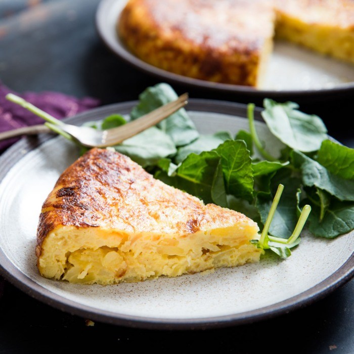 Tortilla española: jugosa por dentro, sin discusión